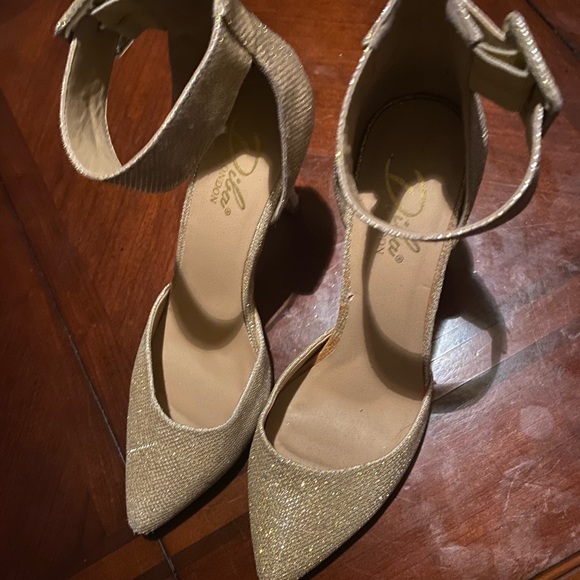 Diba London Gold Heels - Picture 2 of 7